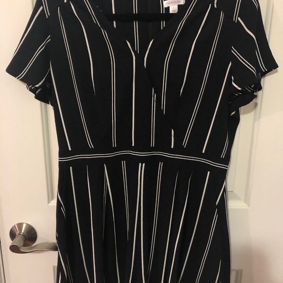 Xhilaration V-Neck Wrap Striped Shorts Romper NWOT - Picture 2 of 6